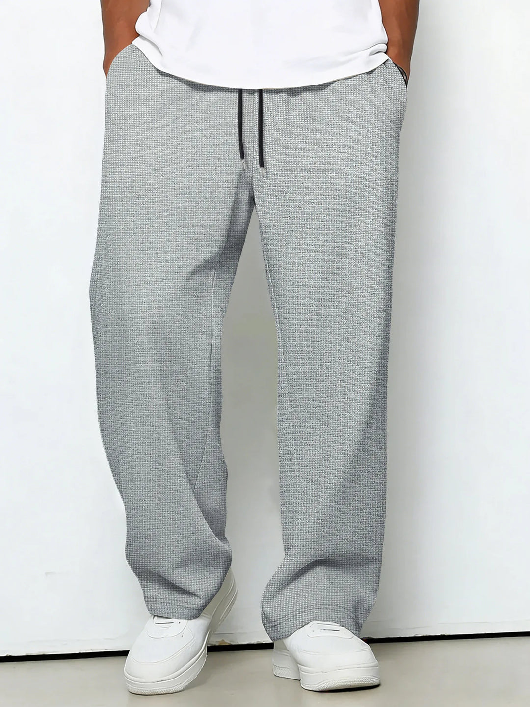 Pantaloni casual uomo pratici e versatili. Ideali per un look comodo e alla moda nel tempo libero.
