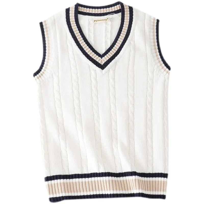 Gilet moda maschile scollo a V, elegante e senza maniche, per un outfit uomo distintivo.