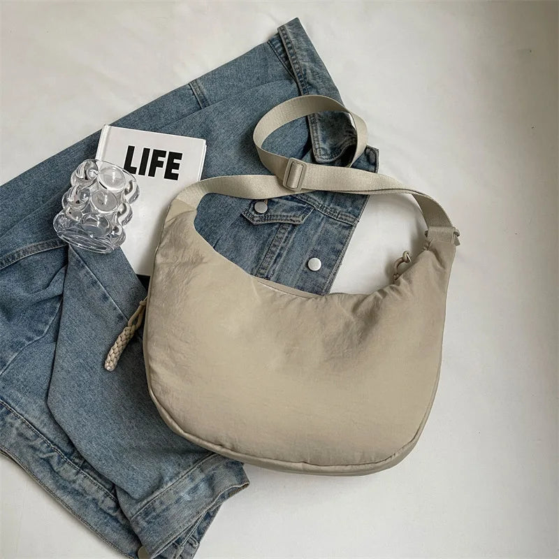 Marsupio borsa donna oversize, stile casual chic, pratica e di tendenza.