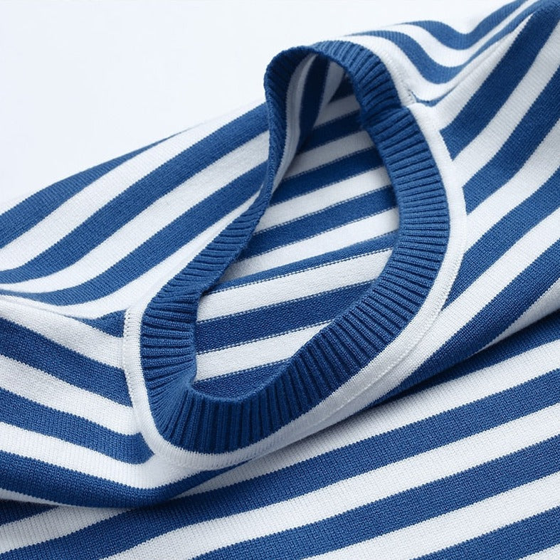 Maglione casual a righe per donna, vestibilità ampia e morbida. Ideale per la moda autunno/inverno.
