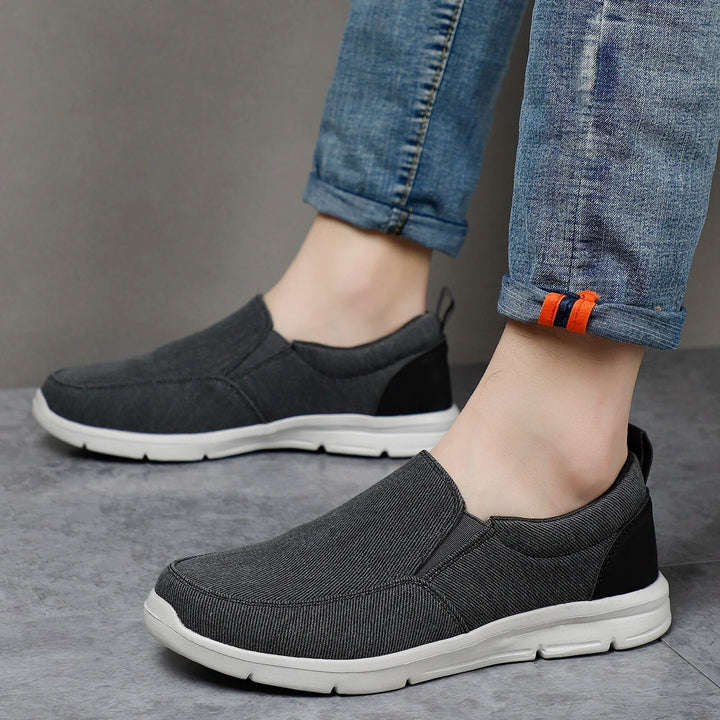 Sneakers uomo eleganti senza lacci, con comfort superiore per ogni occasione.