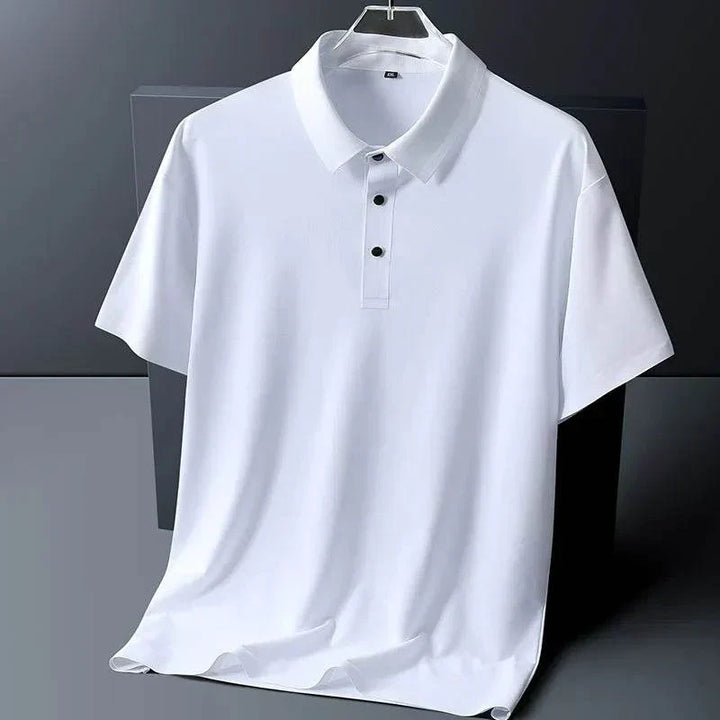 Polo uomo manica corta, comoda e senza pieghe. Perfetta per un outfit casual ma curato, con eleganza e praticità.
