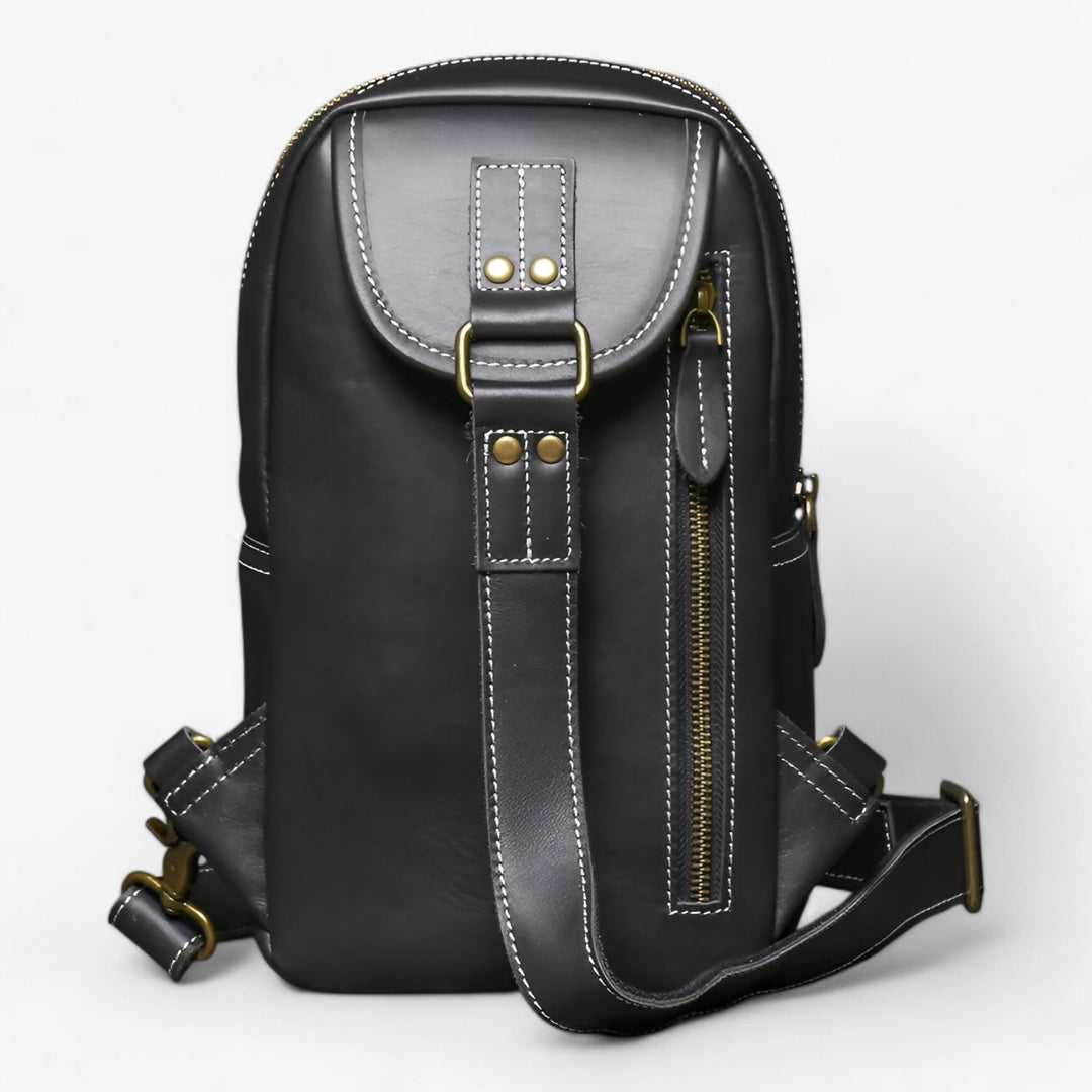 Pratica borsa monospalla da uomo in ecopelle nera, multiscomparto per tenere tutto organizzato con stile.