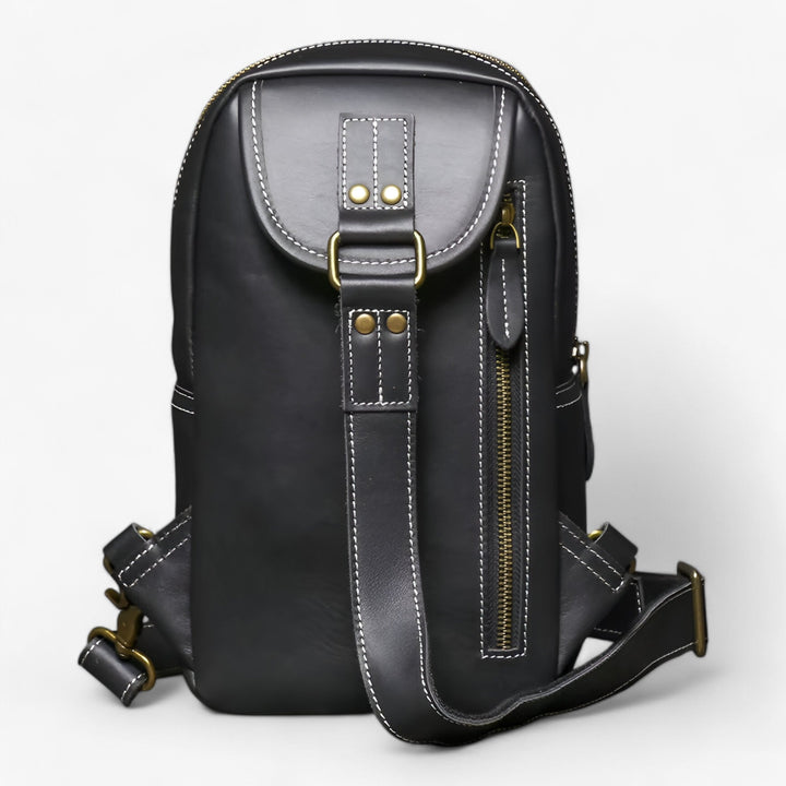Pratica borsa monospalla da uomo in ecopelle nera, multiscomparto per tenere tutto organizzato con stile.