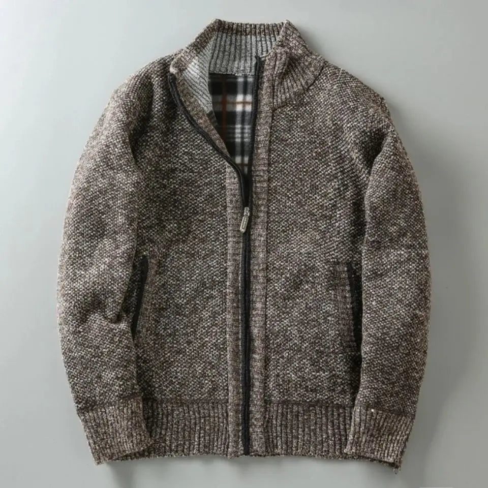 Elegante cappotto invernale lungo da uomo, offre calore e stile raffinato per l'inverno.