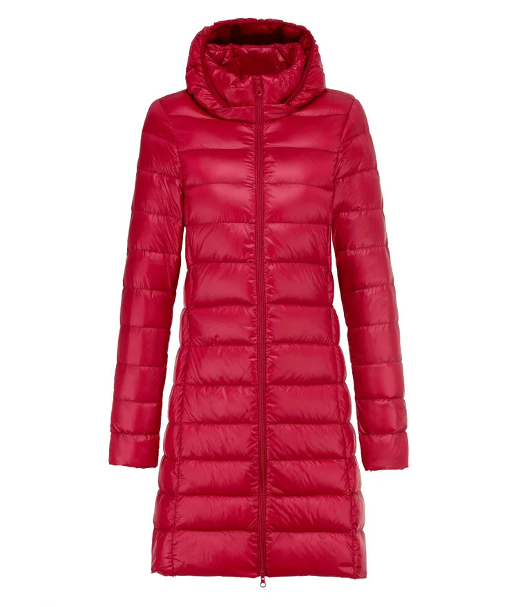 Giacca piumino lunga da donna, elegante e pratica. Ultraleggera, calda e con colletto staccabile.