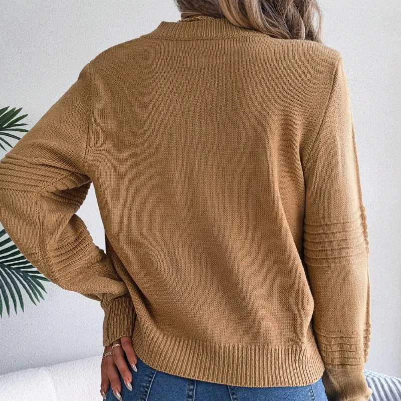 Maglione donna girocollo elegante, essenziale per stile e comfort quotidiano. Moda femminile versatile.