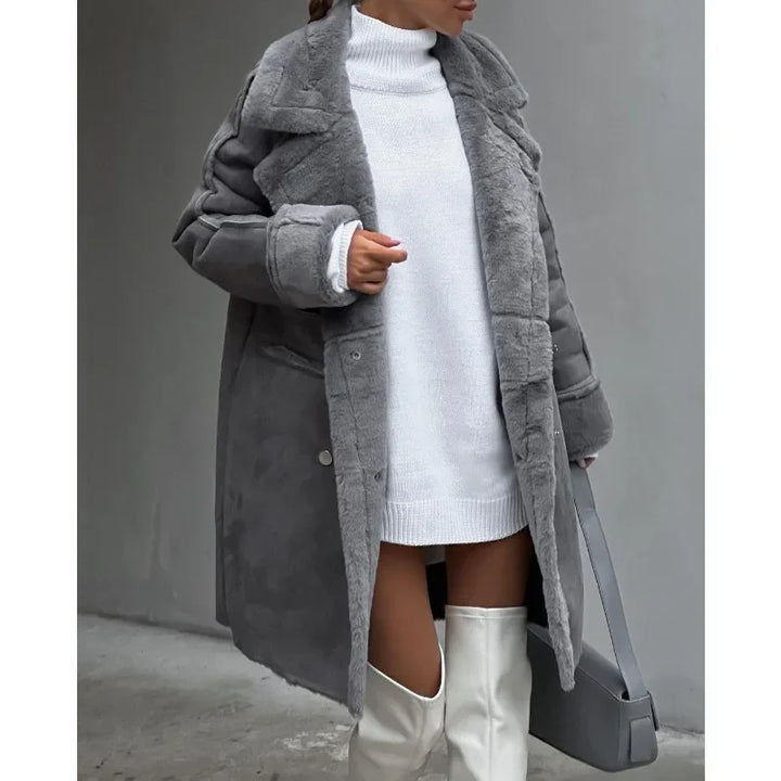 Caldo cappotto lungo invernale da donna, perfetto capospalla elegante per il freddo.