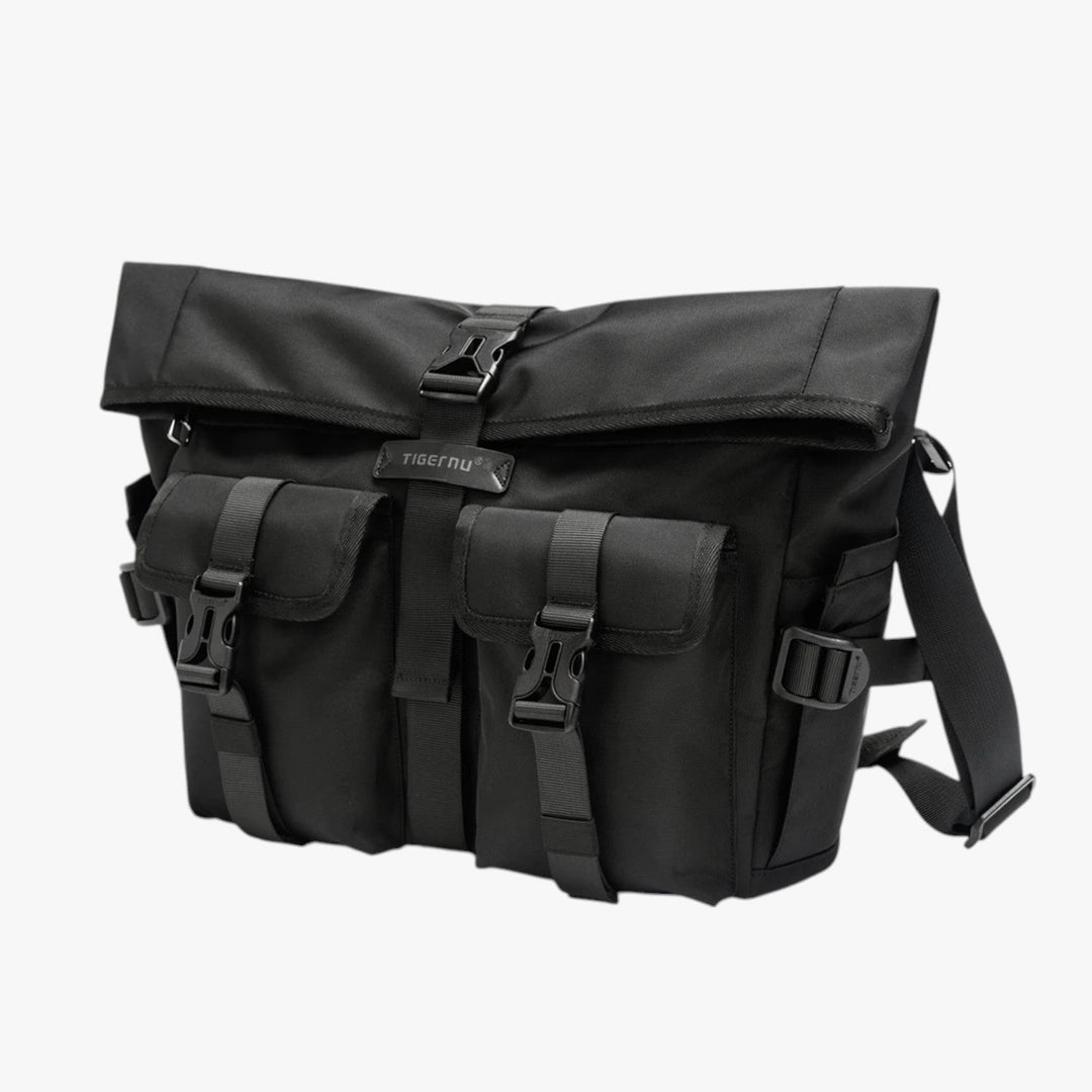 Marsupio multitasche unisex nero, ideale per organizzazione pratica in viaggio o per il quotidiano.