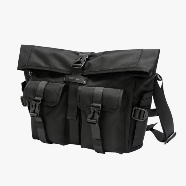 Marsupio multitasche unisex nero, ideale per organizzazione pratica in viaggio o per il quotidiano.