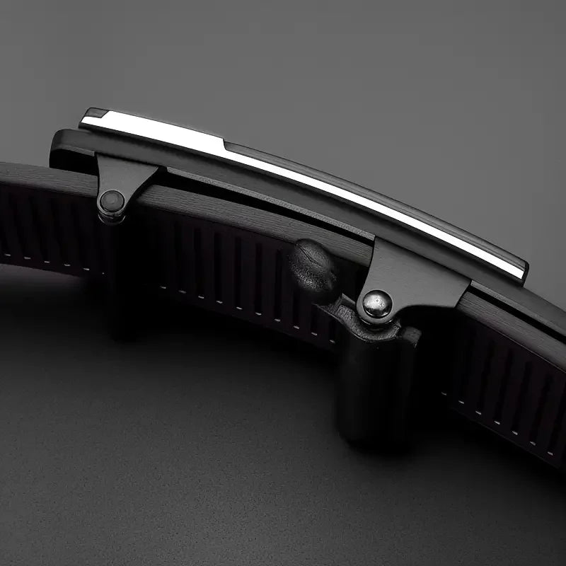 Cintura da uomo in pelle, fibbia automatica per una vestibilità comoda e regolabile, stile contemporaneo.