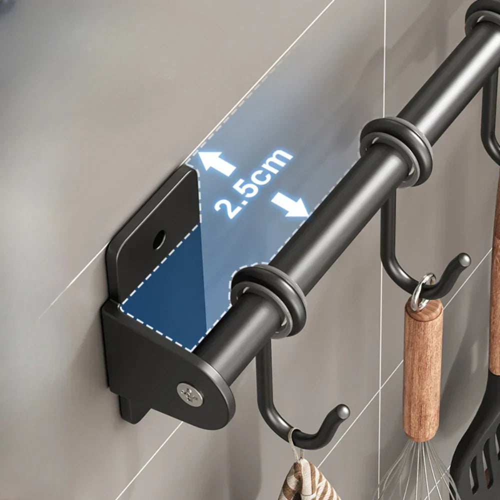 Gancio organizer da parete in acciaio inox per utensili da cucina, soluzione salvaspazio e di arredo.