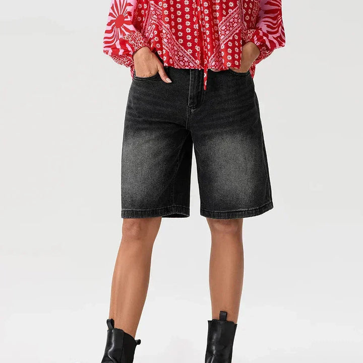 Shorts donna casual a vita bassa, design vintage super comodo per le giornate estive.