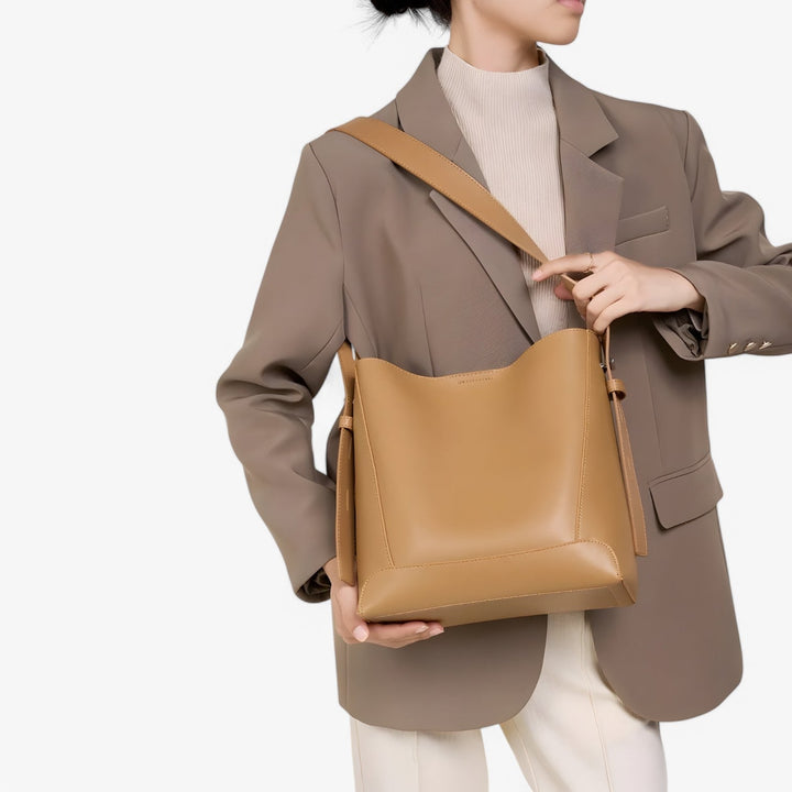 Borsa tote marrone per donna con ampio spazio interno, perfetta per le tue esigenze quotidiane.