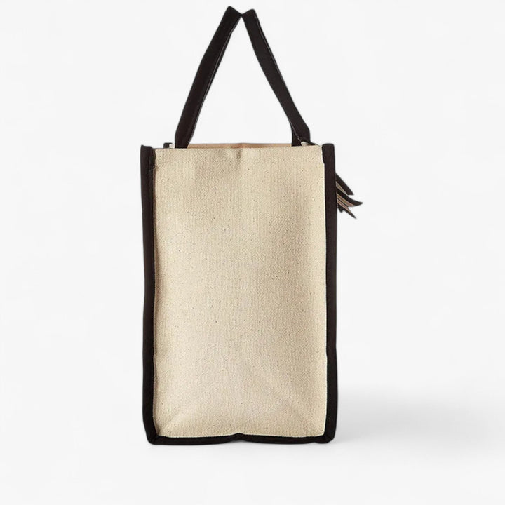Accessorio donna: borsa tote beige e nera con iniziale personalizzabile. Stile unico e versatile.