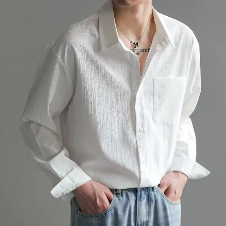 Camicia uomo antipiega a maniche lunghe tinta unita, vestibilità regolare per look casual ed elegante.