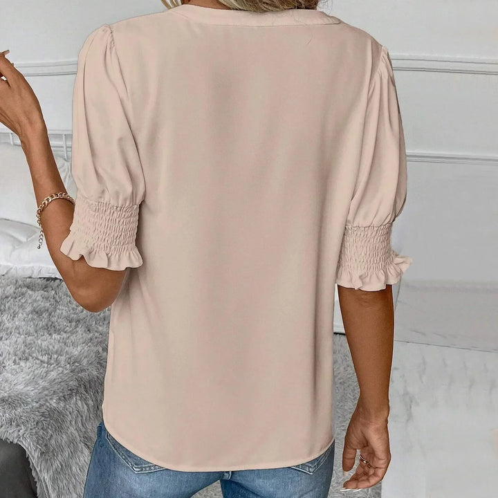 Blusa donna elegante con scollo a V e maniche a sbuffo, comoda e versatile per la primavera estate.