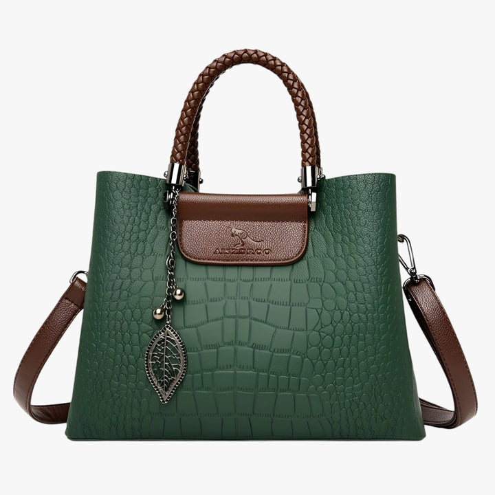 Primo piano texture coccodrillo su borsa tote marrone da donna, raffinato e di tendenza.