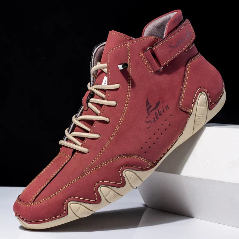 Sneakers High Top uomo eleganti-sportive. Suola ondulata per un tocco unico, perfette per comfort e stile autunnale.