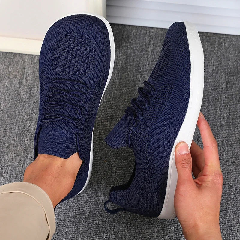 Design frontale: sneakers uomo con punta rinforzata. Calzature ammortizzate per comfort e stile urbano.