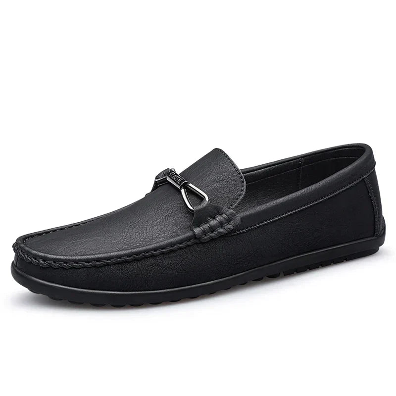 Mocassini uomo oliva scuro, calzature casual chic per comfort e stile nella moda uomo estiva.