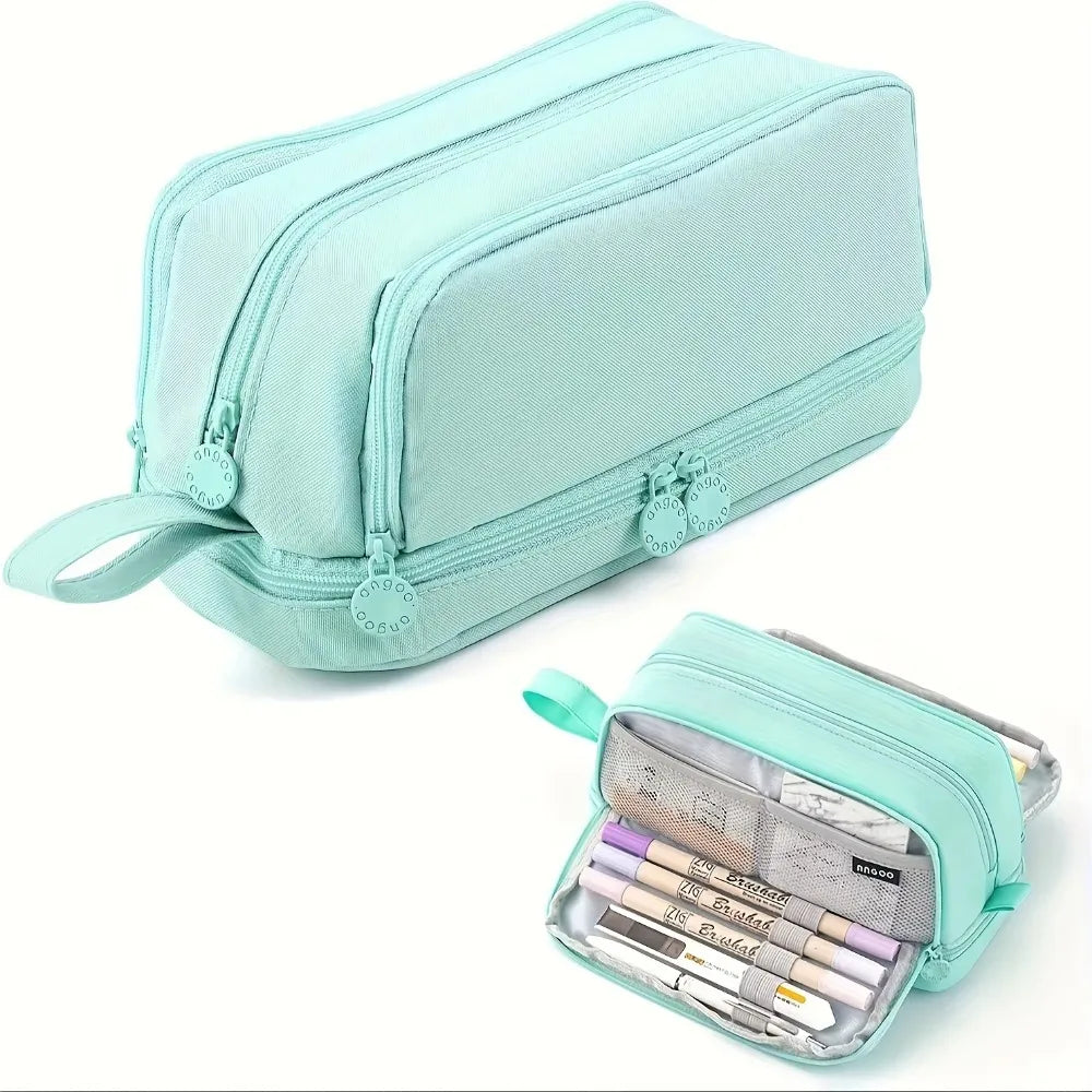 Pratico astuccio scuola unisex con scomparti interni, perfetto per penne, matite e evidenziatori.