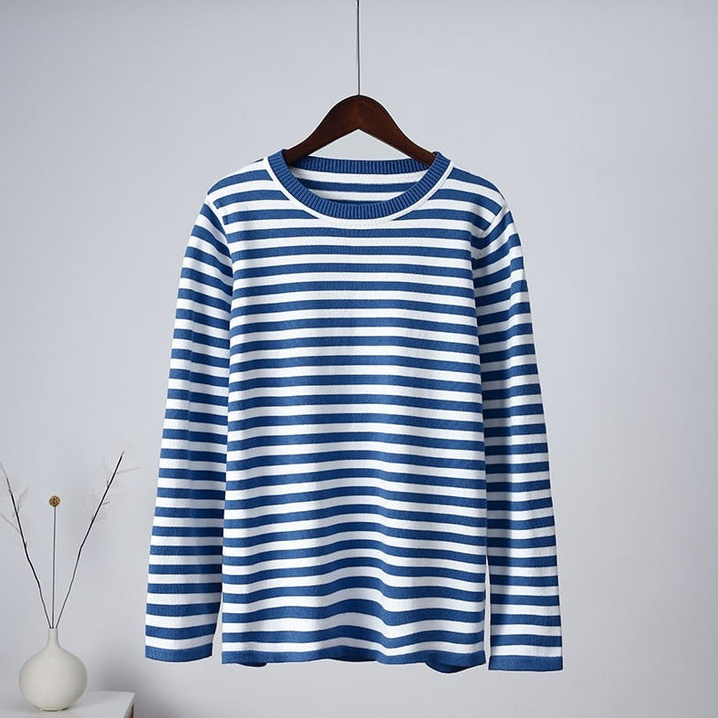 Comodo maglione donna a righe orizzontali, maniche lunghe. Stile casual ideale per outfit autunnali.