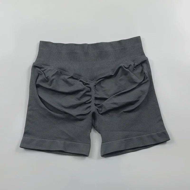 Pantaloncini sportivi donna vita alta seamless, ideali per palestra e allenamento.