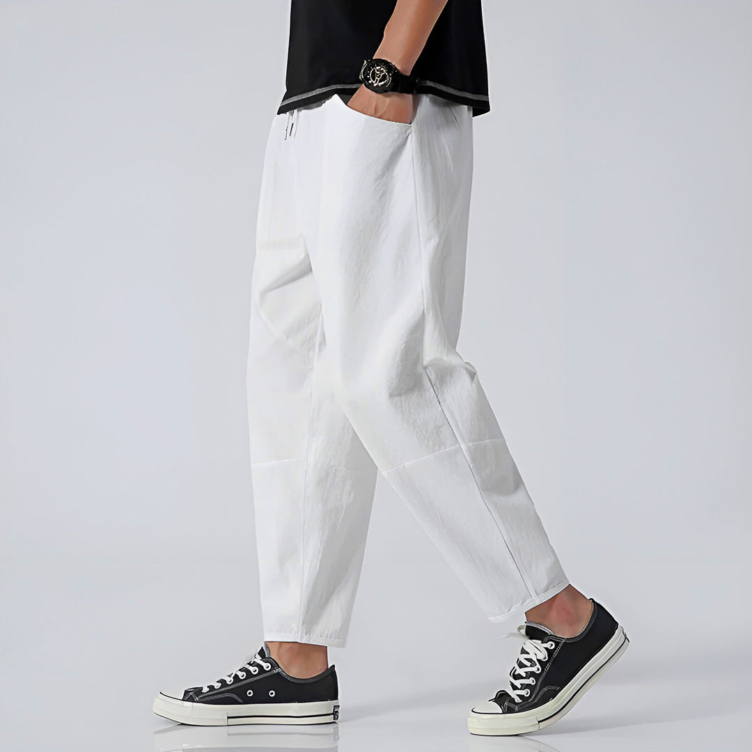 Pantaloni corti uomo relaxed fit, vita coulisse. Perfetti per moda uomo, relax e estate.