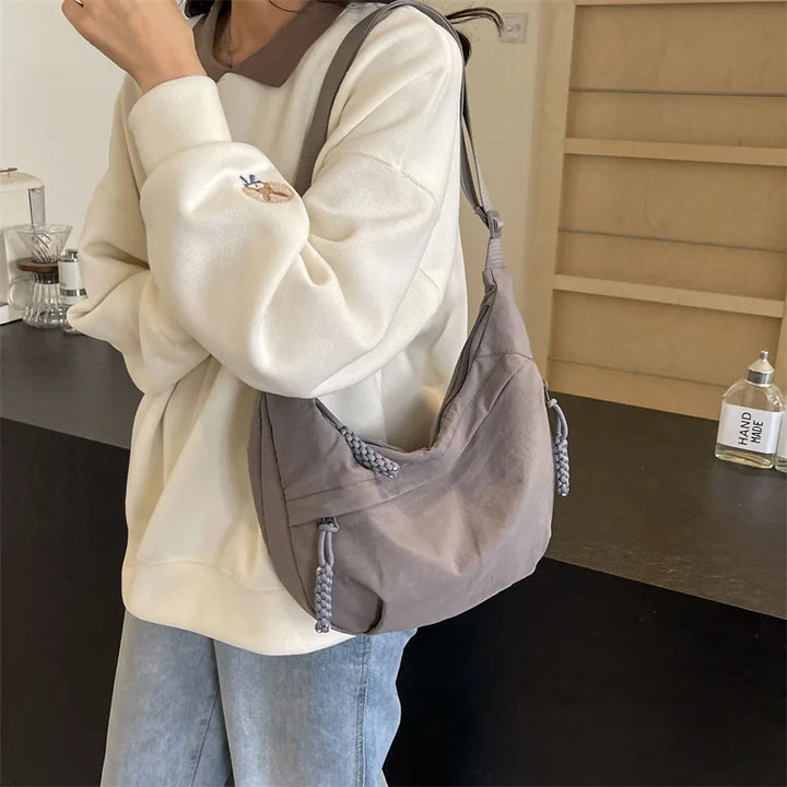 Borsa donna oversize resistente all'acqua, ideale per viaggi e uso quotidiano.