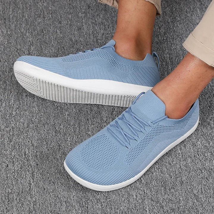 Sneakers uomo traspiranti e leggere, perfette per comfort quotidiano e camminata. Suola ammortizzata.