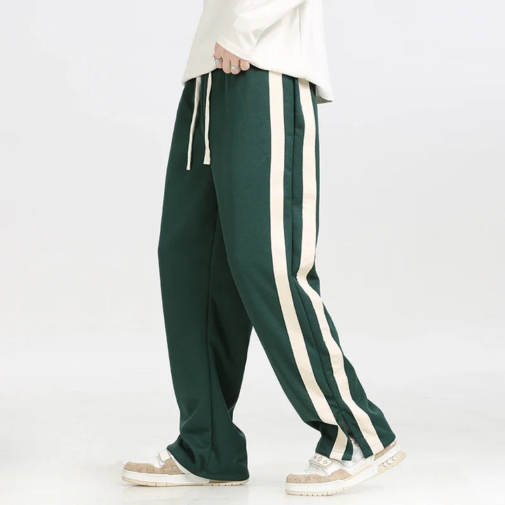 Jogger da uomo sportivi con vita elastica e righe laterali. Perfetti per un look casual retrò e comfort.