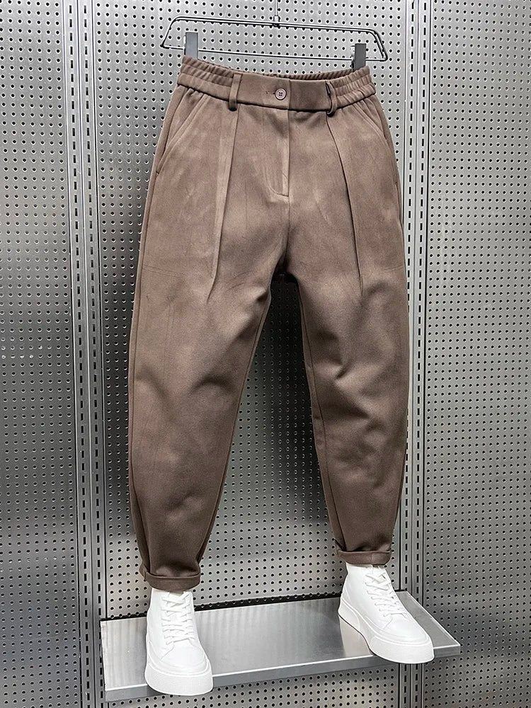 Pantaloni eleganti da uomo slim fit neri, versatili per riunioni di lavoro o serate speciali.