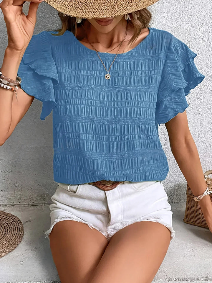 Blusa donna in colore di moda, con delicati volant, camicetta versatile per ogni occasione.