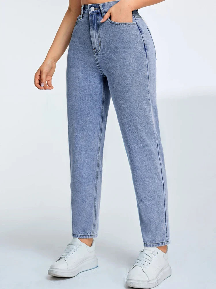 Jeans donna casual blu, modello Mom, con vita alta. Comodi e versatili per il tuo abbigliamento quotidiano.