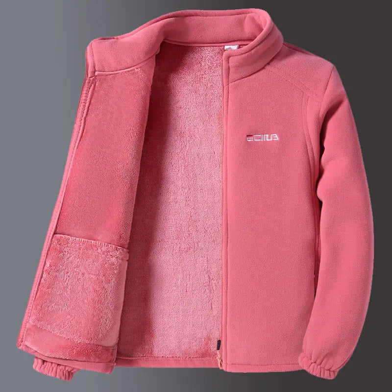 Giacca termica invernale donna nera, antivento, con zip integrale. Essenziale per le tue avventure outdoor.