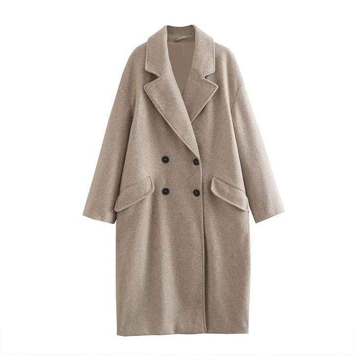 Moda inverno: cappotto lungo femminile doppiopetto, look chic e versatile.