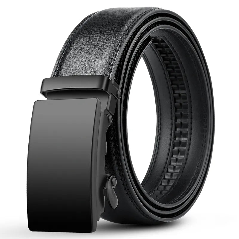 Cintura uomo elegante in pelle PU nera con fibbia automatica di lusso, regolabile, ideale per outfit formali.
