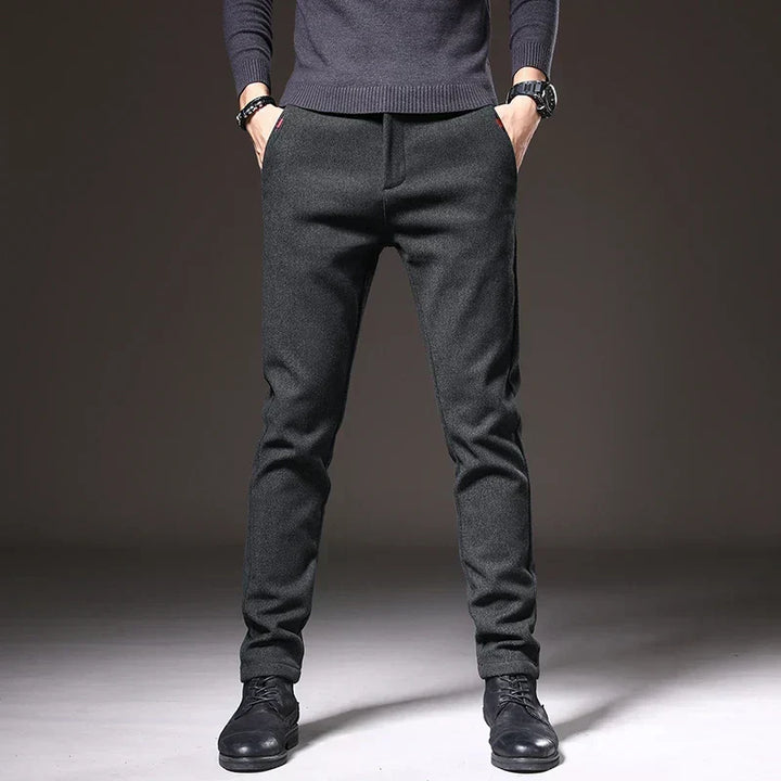 Pantaloni eleganti slim fit da uomo, perfetti per serate speciali, eventi formali e look raffinati.