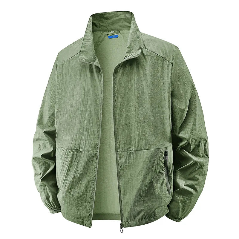 Giacca leggera da uomo in tessuto tecnico, multitasche, un capospalla casual perfetto per la mezza stagione.