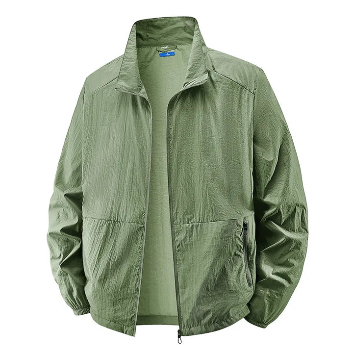 Giacca leggera da uomo in tessuto tecnico, multitasche, un capospalla casual perfetto per la mezza stagione.