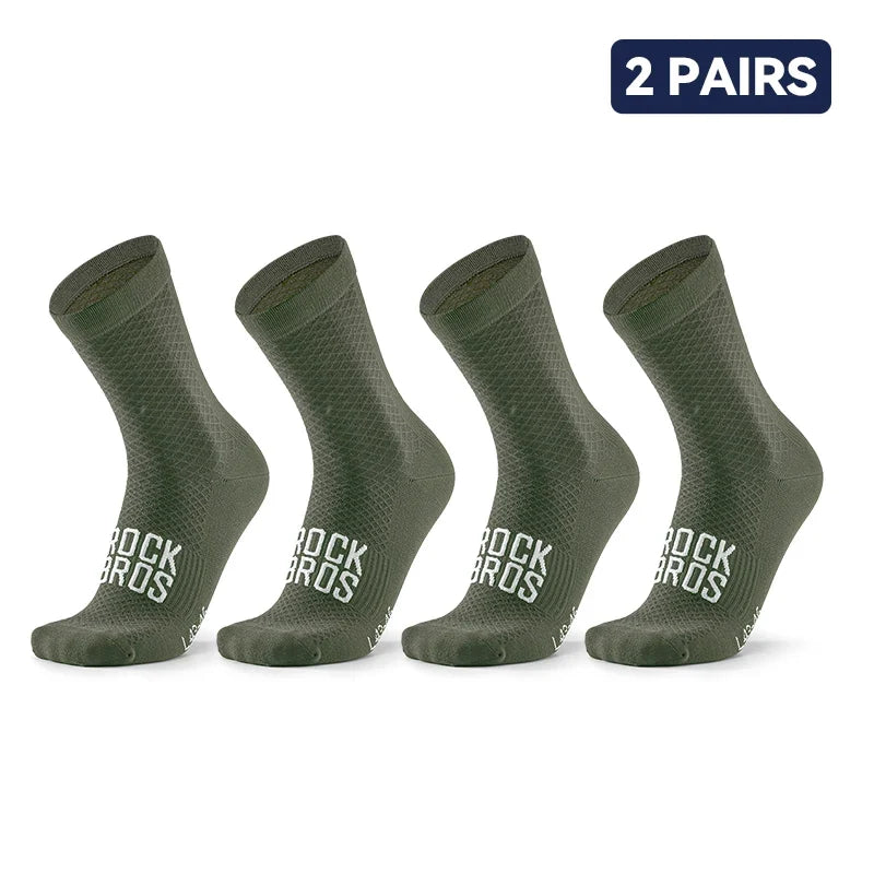 Calze ciclismo traspiranti indossate, ideali per allenamento sportivo e accessori bici. Set 2 paia unisex.