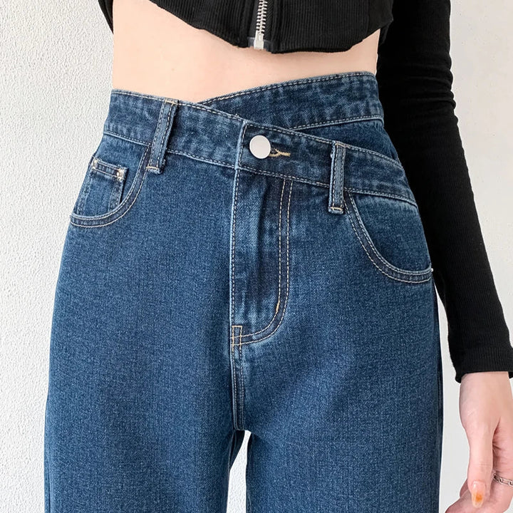 Jeans Mom donna a vita alta, colore blu classico, stile retrò e casual per una vestibilità comoda e alla moda.