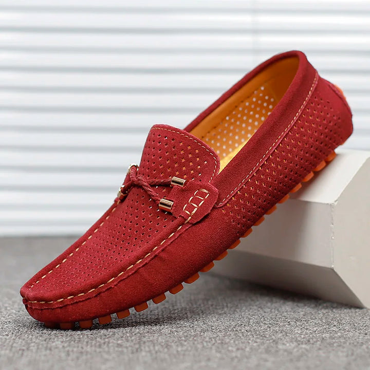 Mocassini uomo blu navy, con soletta ammortizzata e tomaia traspirante. Comfort e stile per ogni occasione.