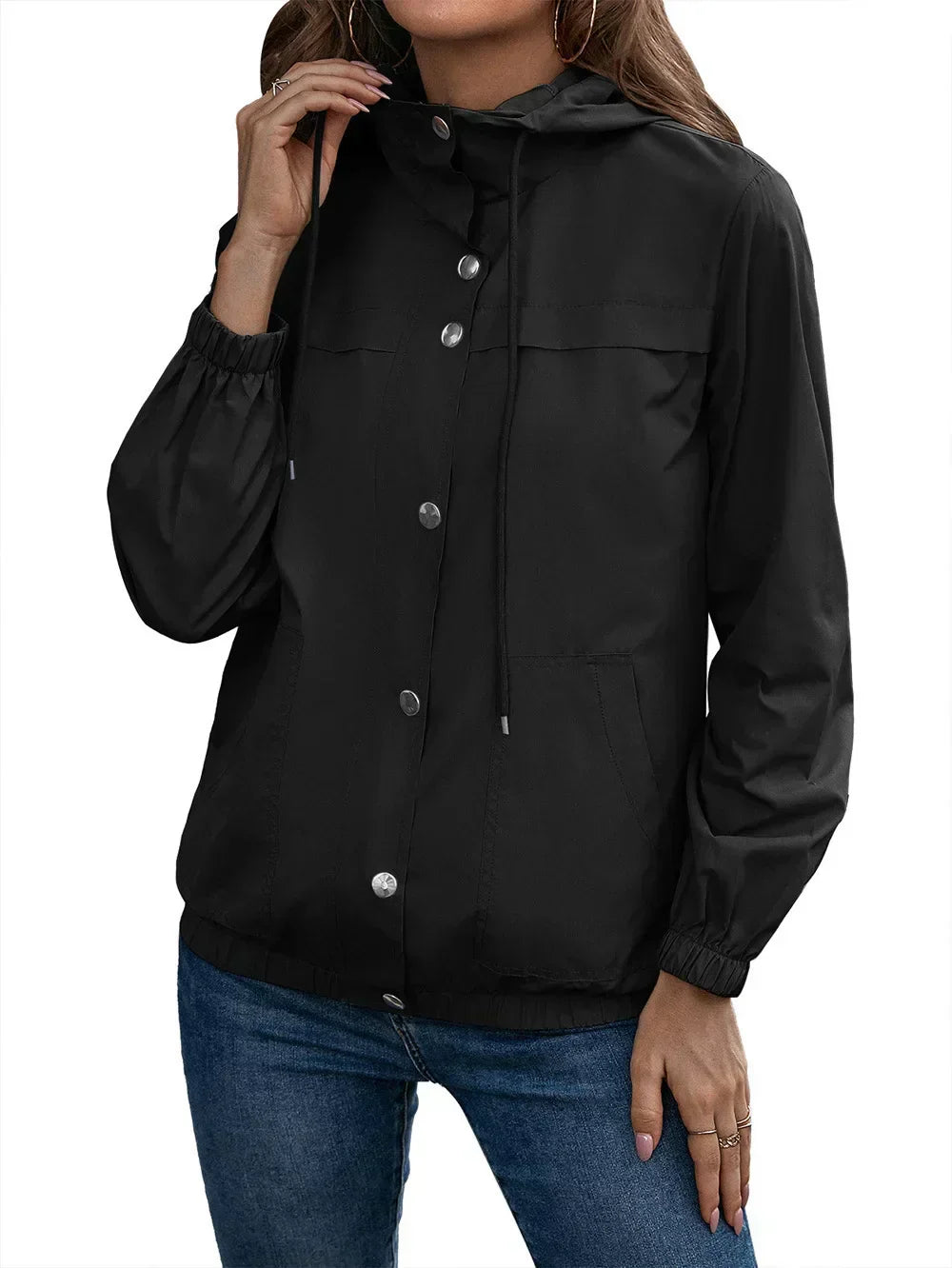 Cappotto trench donna lungo e impermeabile con cappuccio, ideale per eleganza casual e protezione dal maltempo.
