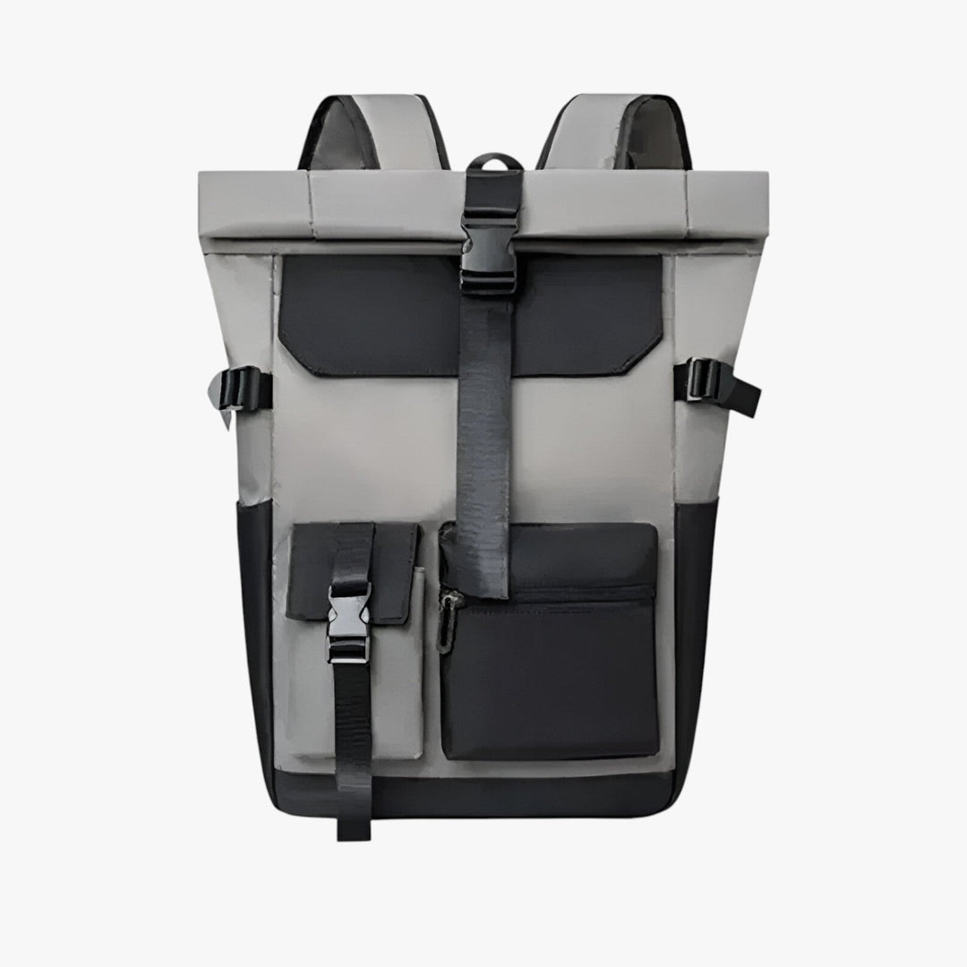 Zaino roll top grigio chiaro per uomo, spazioso e versatile, perfetto per viaggi e escursioni.