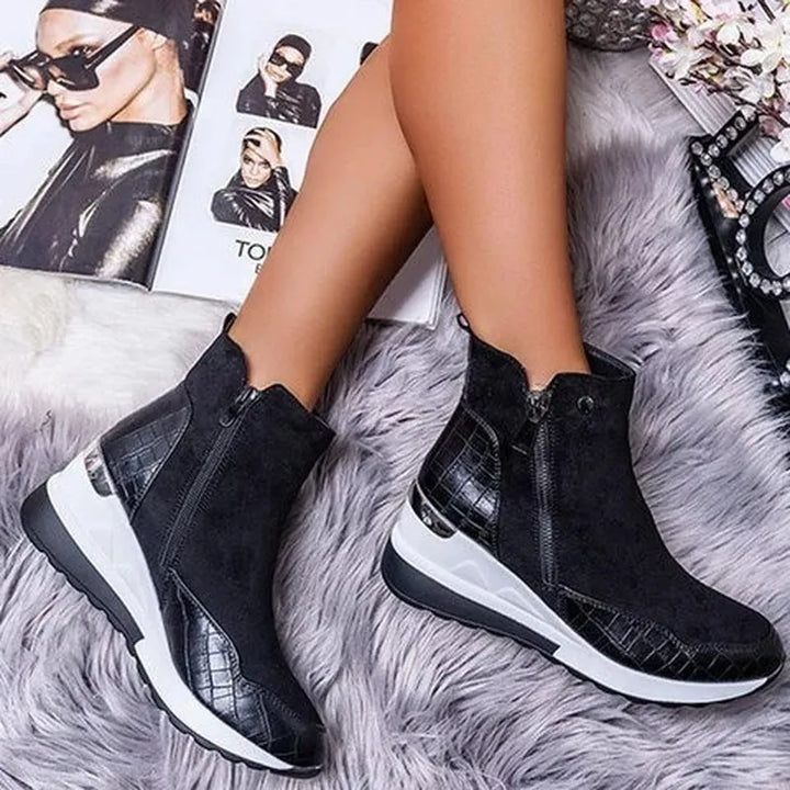 Stivaletti ortopedici comodi donna con plateau leggero, ideali per supporto piedi e look casual.
