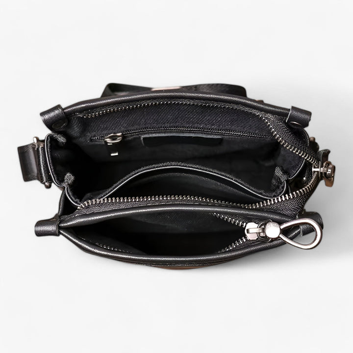 Raffinata borsa a tracolla da uomo nera, forma verticale, in materiale sintetico resistente, un accessorio chic.
