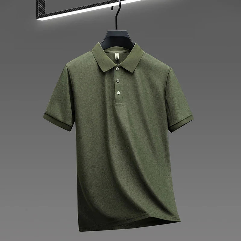 Polo uomo performance elasticizzata blu. Maniche corte, fit atletico per comfort quotidiano e stile versatile.