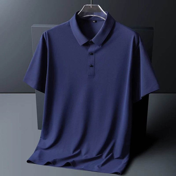 Polo uomo classica in tessuto traspirante, manica corta. Perfetta per un comfort elegante e senza pieghe.